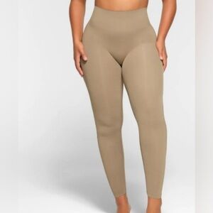 NWT Skims Seamless Leggings